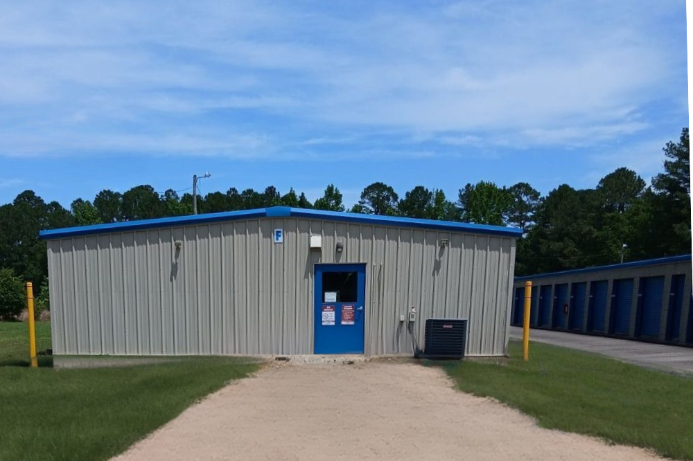 Climate-controlled self storage near downtown Linden NC